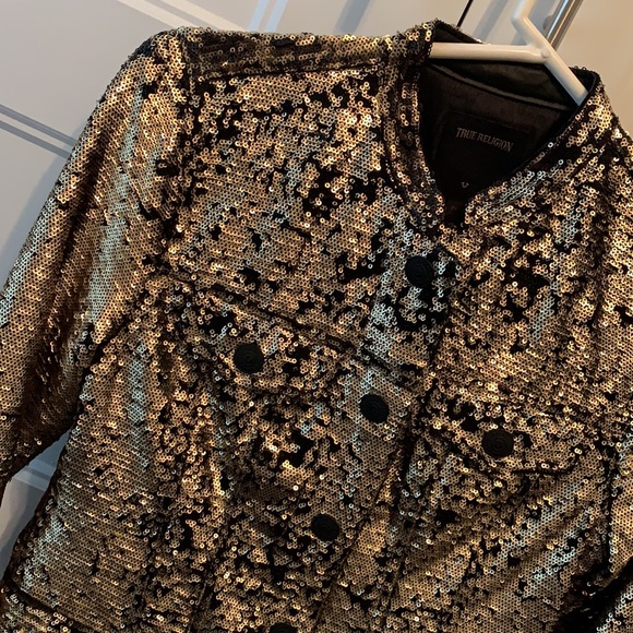 Gold sequin jacket perfect for any night out 😍 - Picture 3 of 4